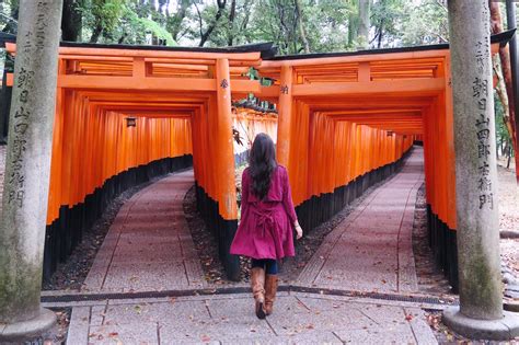 An inari shrine (稲荷神社, inari jinja) is a type of japanese shrine used to worship the deity inari. HOW TO TAKE AN INCREDIBLE PHOTO AT FUSHIMI INARI SHRINE ...