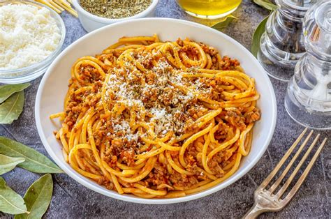 Espaguetis con carne picada y tomate receta rápida y sencilla