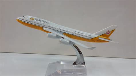 Kedai Menjual Replika Kapal Terbang Royal Brunei Diecast Miniatur