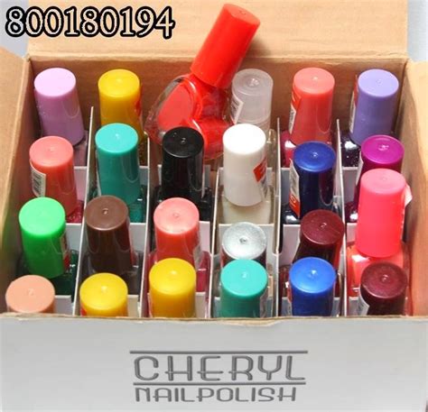 Dan produk yang dipakai juga nggak perlu mahal, karena sekarang udah banyak drugstore brand yang ngeluarin produk nail polish dengan kualitas bagus dan harga terjangkau. GO SHOP KUTEK GROSIR MURAH: CHERYL RAINBOW LOVE NAIL POLISH
