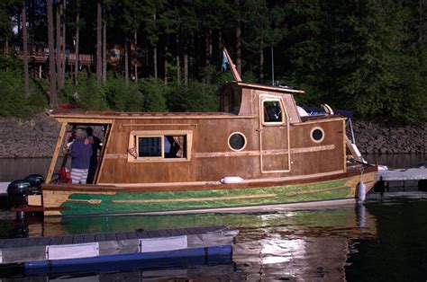 Waterwoody Houseboat