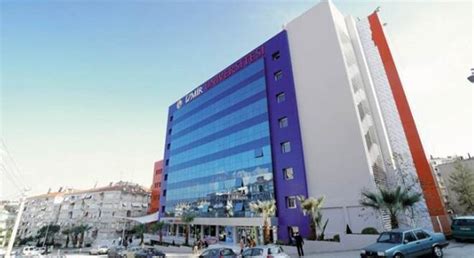 Bedriye tunçsiper, 23 mart pazartesi gününden itibaren, tıp fakültesi eğitimde canlı yayınla uzaktan eğitim vermeye başladıklarını bildirdi. İzmir Demokrasi Üniversitesi Diş Hekimliği Fakültesi | Ne ...