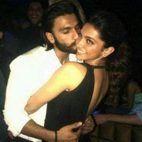 Ranveer Singh Kissing Deepika Padukone Publicly Sareejem Actress Images