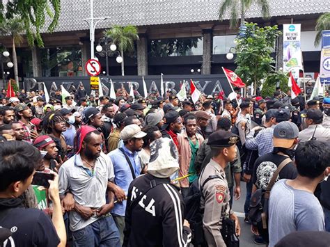 Indonesian Police Arrest More Than 530 Over West Papua Flag Demos