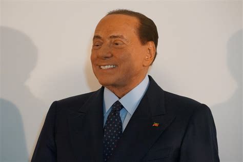 Silvio berlusconi ricoverato in via precauzionale al san raffaele per accertamenti legati al covid. Berlusconi ricoverato per Covid, Zangrillo: "Condizioni ...