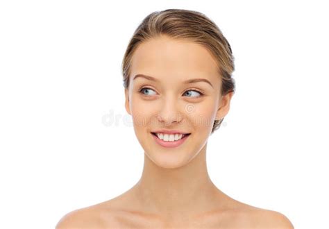 cara e ombros de sorriso da jovem mulher foto de stock imagem de reserva frescor 64516008