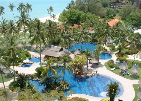 Ferringgin ranta sijaitsee vain muutaman minuutin matkan päässä. Shangri-La's Golden Sands | Penang Hotels | Audley Travel