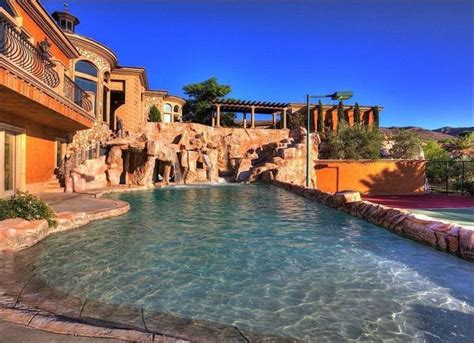 Amazing Mansion In Nevada 20 Pics