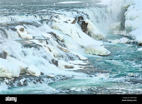 Island Wasserfall Winter Fotos Und Bildmaterial In Hoher Auflösung Alamy