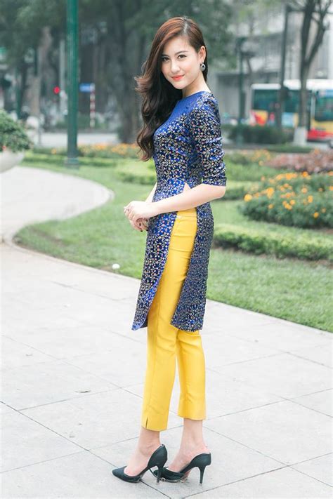 Những thiết kế quần kín đáo như jeans cơ bản thì còn đỡ, đằng này kết hợp cùng quần tất, legging. Xu hướng áo dài 2020: Khi trang phục truyền thống lên ngôi ...