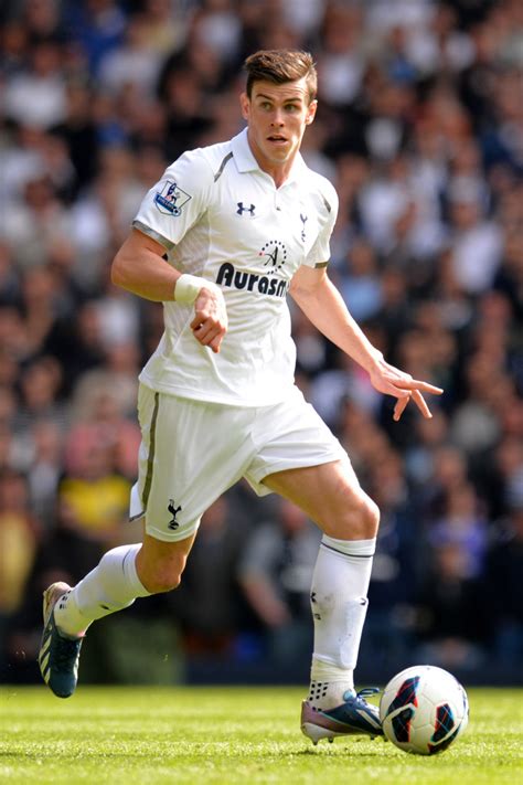 Он играет на позиции правый вингер. Gareth Bale - Gareth Bale Photos - Tottenham Hotspur v ...