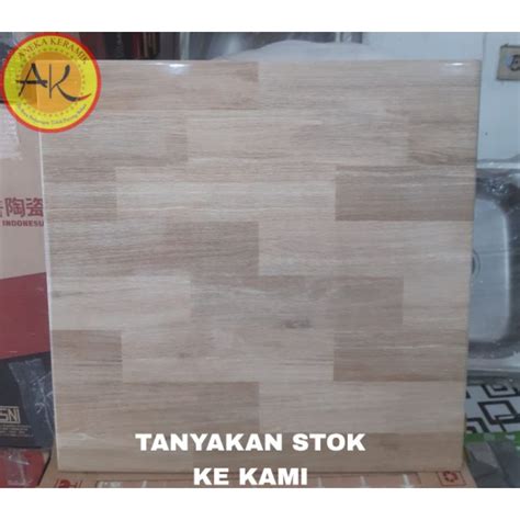 Jual Keramik Lantai Ruangan Motif Serat Urat Kayu Glossy 50x50 Bolzano Bruno Shopee Indonesia