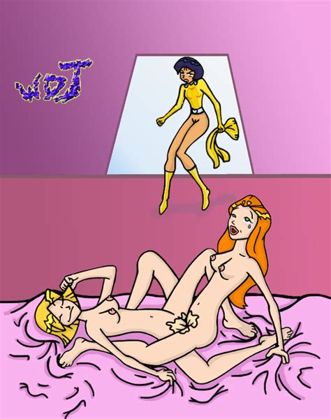 Rule 34 3girls Alex Totally Spies Bed Bottomless Clothing Clover