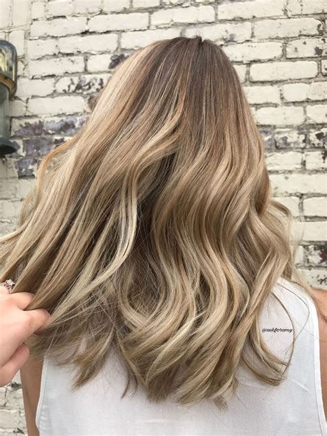 Falls sie an balayage für die blonden haare mit den strähnen interessiert sind, dann müssen sie allgemeine regeln für die haarfärbung solcher art erlernen. Die schönsten Balayage Frisuren für den 2019 Trend ...