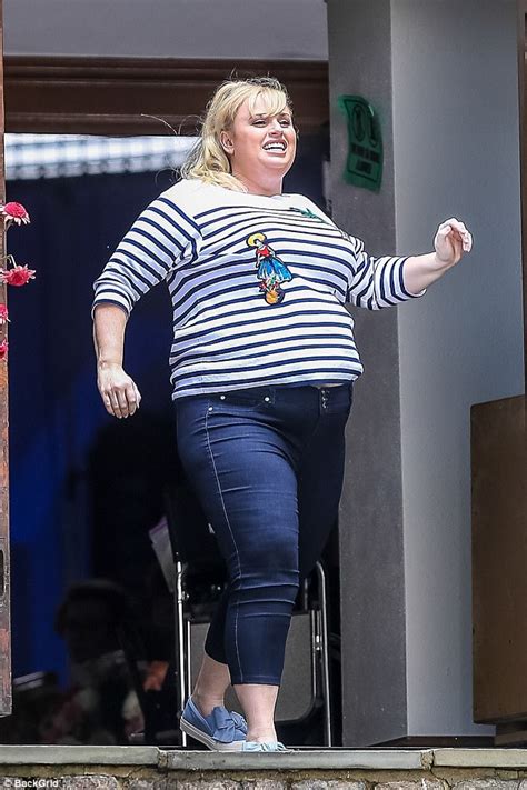 Rebel Wilson Bursts Out Of A Church For Isnt It Romantic Daily Mail