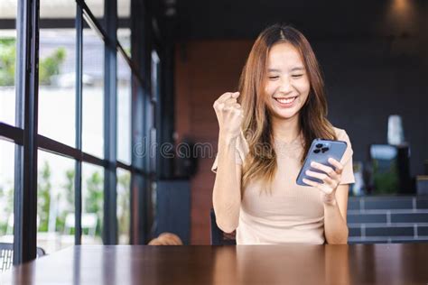 successful asian woman entrepreneurs using mobile smartphone in cafe for their businesses