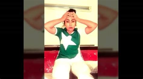 Video Pak Model Qandeel Balochs Dramatic Reaction After Pakistans Loss In Wt20 The Indian