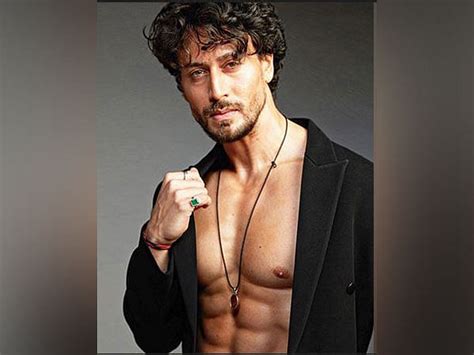 Tiger Shroff Flaunts His Toned Body In New Workout Video Check Out