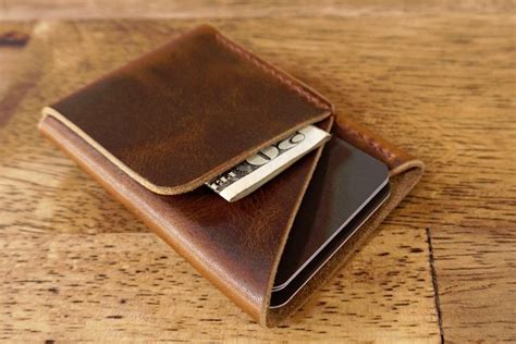 15 Best Leather Minimalist Wallets For Men The Art Of Mike Mignola