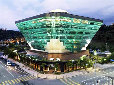 Green building index (gbi) which is malaysia's first comprehensive green rating tool was launched on may 21 2009 at kuala lumpur convention centre. Malaysia's Stunning Green Diamond Building Wins Southeast ...