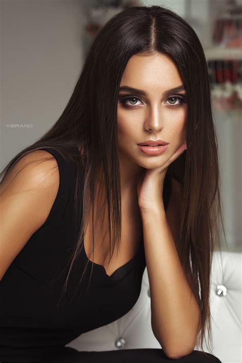 Anastasia On Behance Модели брюнетки Прически Красота брюнетки