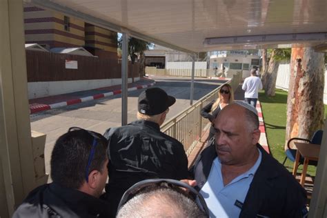 כמה אהבה קובי פרץ הקליפ הרשמי kobi peretz. קובי פרץ נפרד מהמשפחה והתחיל לרצות מאסר | TMI