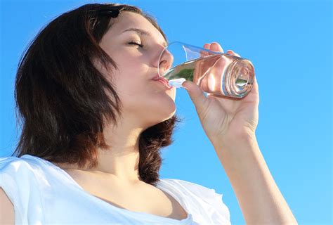 喝水的8個好處每天喝多少 必赢bwin娱乐bwin公司介绍