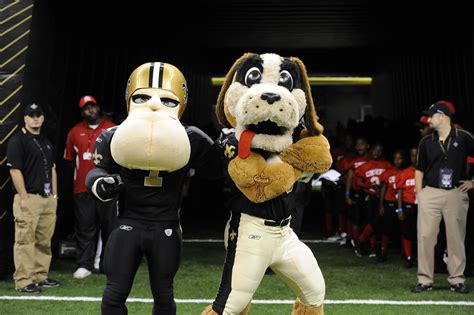 Gumbo The Dog And Sir Saint New Orleans Saints Mascots New Orleans