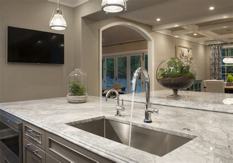 Colonial white granite can also be combined with white cabinets to spruce up the appearance of a room. White Fantasy Quartzite | Colonial Marble & Granite