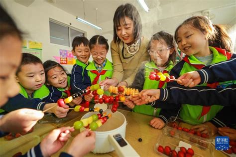 Copii Chinezi Au Reluat școala