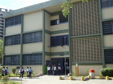 Estamos estudiando pasar de visitas de escuela a la modalidad parcial presencial. Un año sin clases presenciales en Venezuela: ¿quiénes son ...