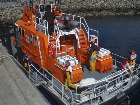 Rnli Stornoway Severn Class Rnlb 17 18 Tom Sanderson Pilot Boats Boat Building Search And