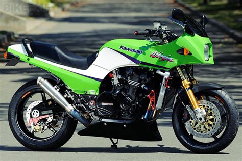 During the development of the gpz900r, as with the developments of the mach iii and z1, the engineers had to leap one technical hurdle after another. Kawasaki Kawasaki GPZ900R - Moto.ZombDrive.COM
