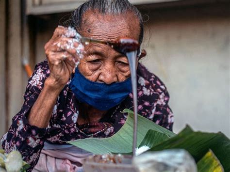 photos elderly indonesian culinary legend s sweet treats stand the test of time flipboard