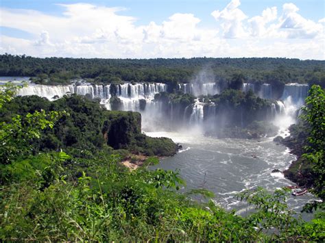 Qui est le plus grand, le plus génial, le plus fort ? Les chutes d'Iguazu au Brésil et en Argentine