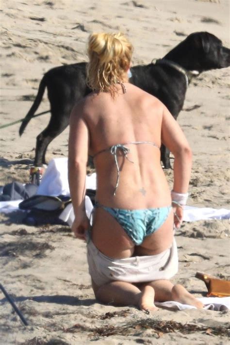Britney Spears Sunbathing On The Beach In Malibu With Her Security Guard Photos FappeningTime