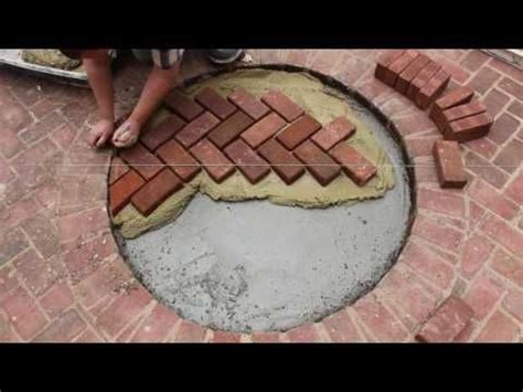 This is a demonstration showing how to set out and lay a 45 degree herringbone pattern in paving. 45 Degree Herringbone Paving - YouTube | Brick laying ...
