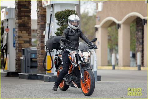 Halle Berry Goes For Motorcycle Ride In Malibu Photo 4456053 Halle