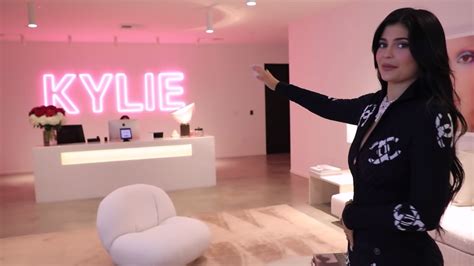 Kylie Jenner Cosmetics Office Tour Oqurexi8vy