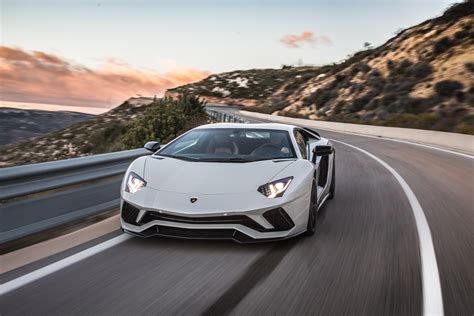 Lamborghini Revs Up Its Fastest Supercar Cbs News