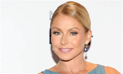 Kelly Ripa Wiki Bio Age Net Worth And Other Facts Facts Five
