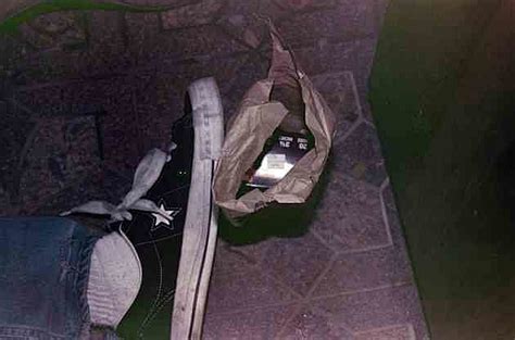 Nirvana frontman kurt cobain died on april 5, 1994. Two New Disturbing Kurt Cobain Death Scene Photos Revealed