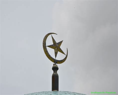 Lambang Bulan Bintang Di Kubah Masjid Kecil Imagesee