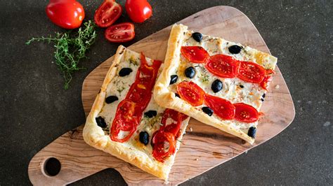 La torta salata ricotta e spinaci è un vero e proprio classico tra i rustici più diffusi e conosciuti. Torta salata con ricotta, pomodori e mandorle - Ricette ...