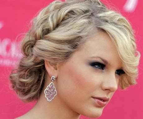 Find more details and photos here: Hairstyles for long hair tied up