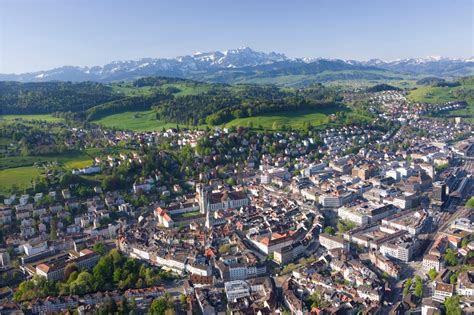 Sie überführt die areale «mövenstrasse», «piccardstrasse» und «zürcher strasse». St Gallen Switzerland Travel Guide: The Perfect Swiss Gateway