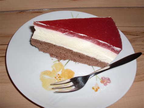 Ein Buchstüberl und mehr Topfen-Torte mit Erdbeerspiegel
