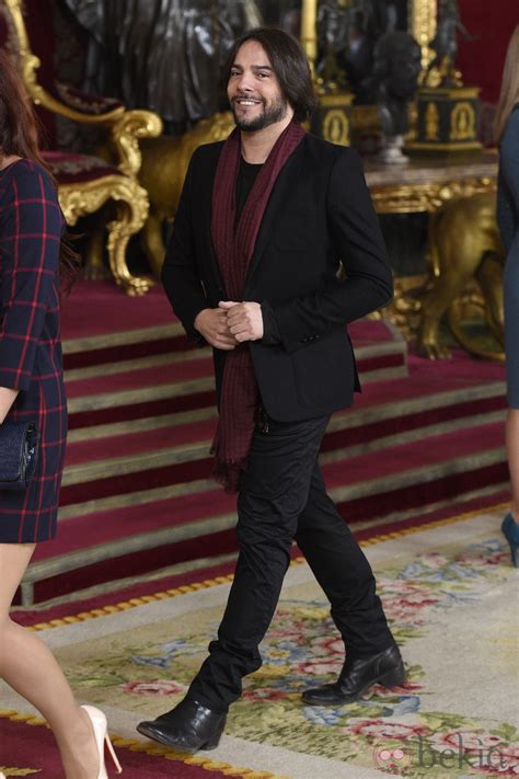 En entrevista de rt, joaquín cortés, el bailaor de flamenco más conocido del mundo y coreógrafo español, explica por qué sus fotos con naomi campbell provocaron muchos rumores y por qué llama a giorgio armani su padrino de lujo. Joaquín Cortés en la recepción del Día de la Hispanidad ...