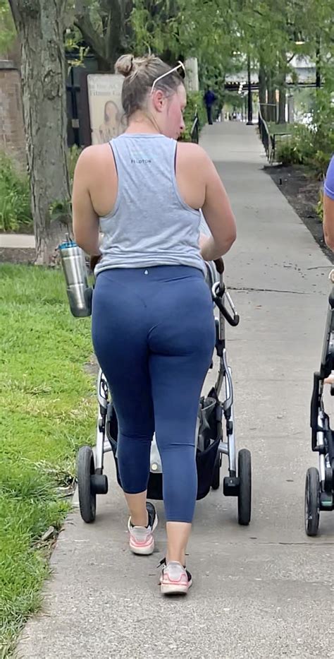 insane thick milf ass spandex leggings and yoga pants forum