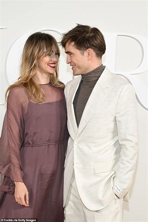 Suki Waterhouse Cosies Up To Robert Pattinson At Dior Menswear Show